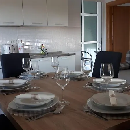 شقة Dana زادار