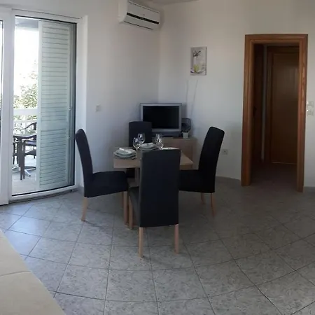 Dana Διαμέρισμα *