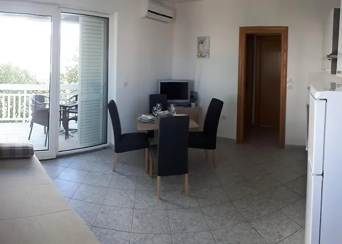 Dana Διαμέρισμα *